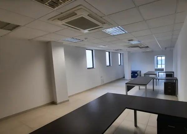 Office to let on the 6th floor with an area of 80sqm in Sliema