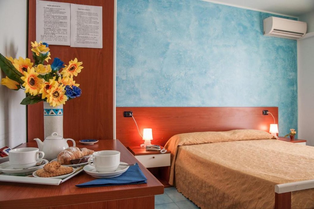 Sicily Hotel: 10 Beds, Sea Views, Rooftop, & Garden