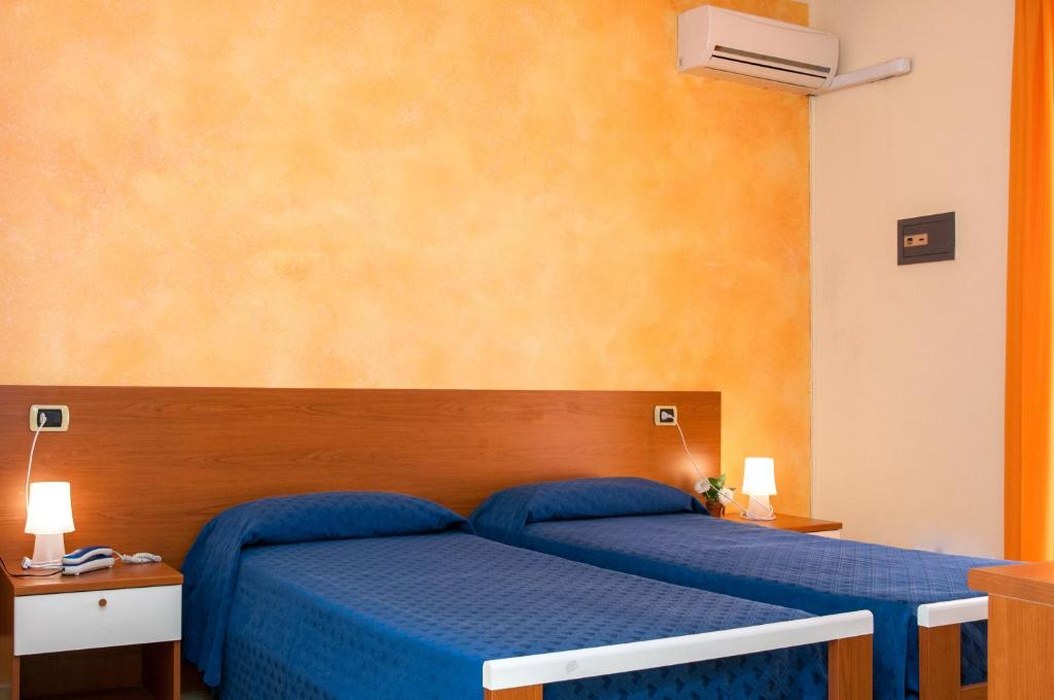 Sicily Hotel: 10 Beds, Sea Views, Rooftop, & Garden