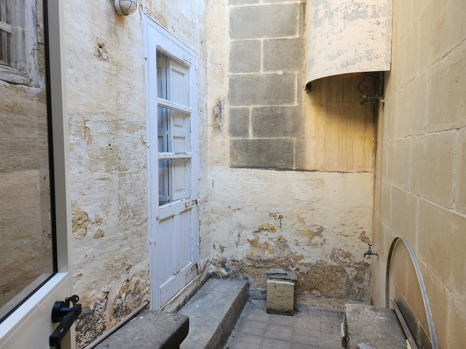 Large townhouse for sale in Ghajnsielem, Gozo
