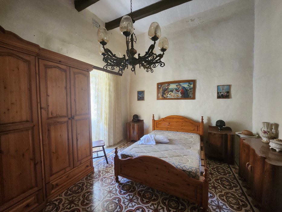 Large townhouse for sale in Ghajnsielem, Gozo