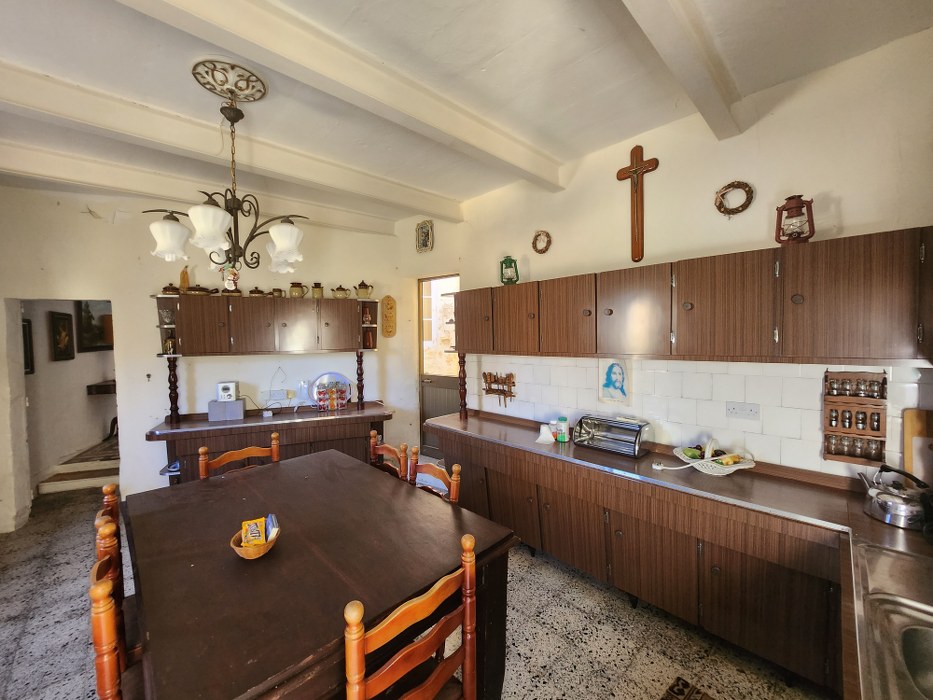 Large townhouse for sale in Ghajnsielem, Gozo