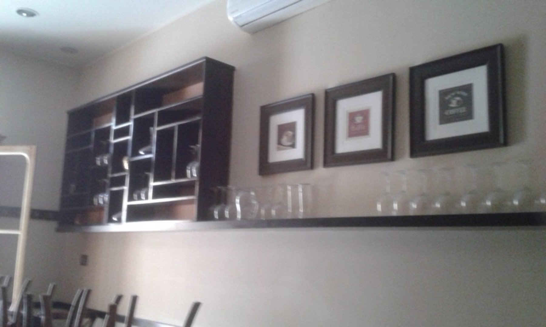 Fully equipped 150 square metre Cafetera Wine-Bar and Restaurant to let in Rabat with terrace