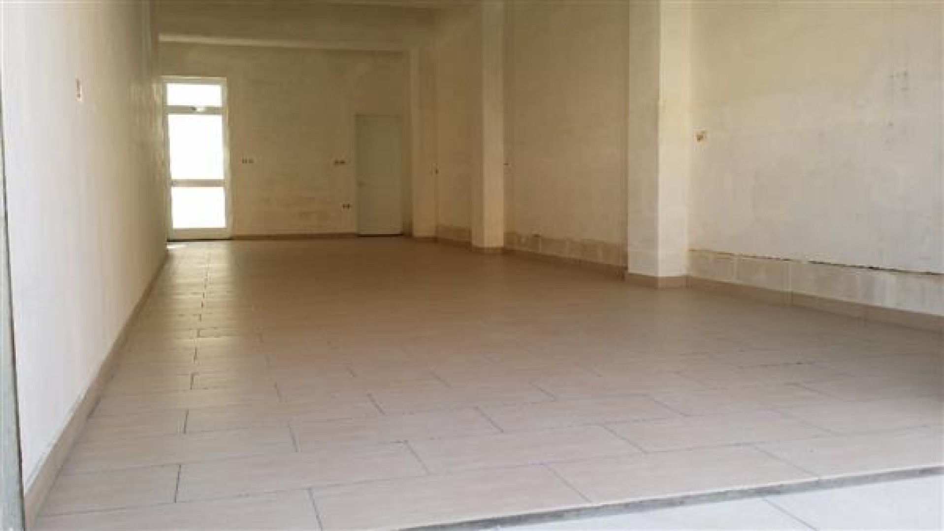 79sq m class 4 shop or office space on a busy road