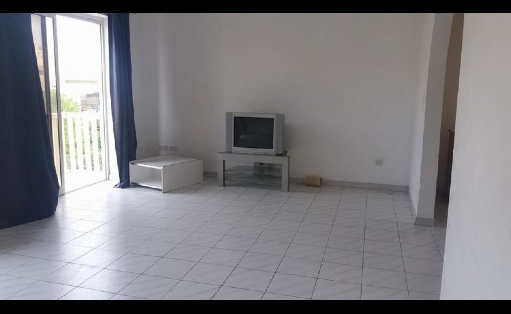 Unfurnished 3 bedroom Maisonette in St Julians with terrace and country views for rent and garage