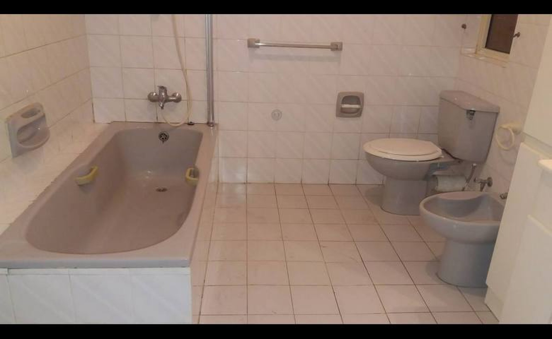 Unfurnished 3 bedroom Maisonette in St Julians with terrace and country views for rent and garage