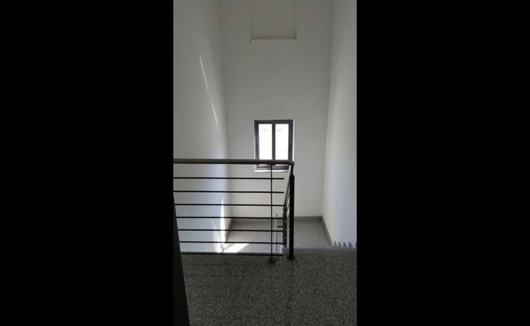 Office / Shop to let Malta: 600sqm showroom for rent in Zebbug