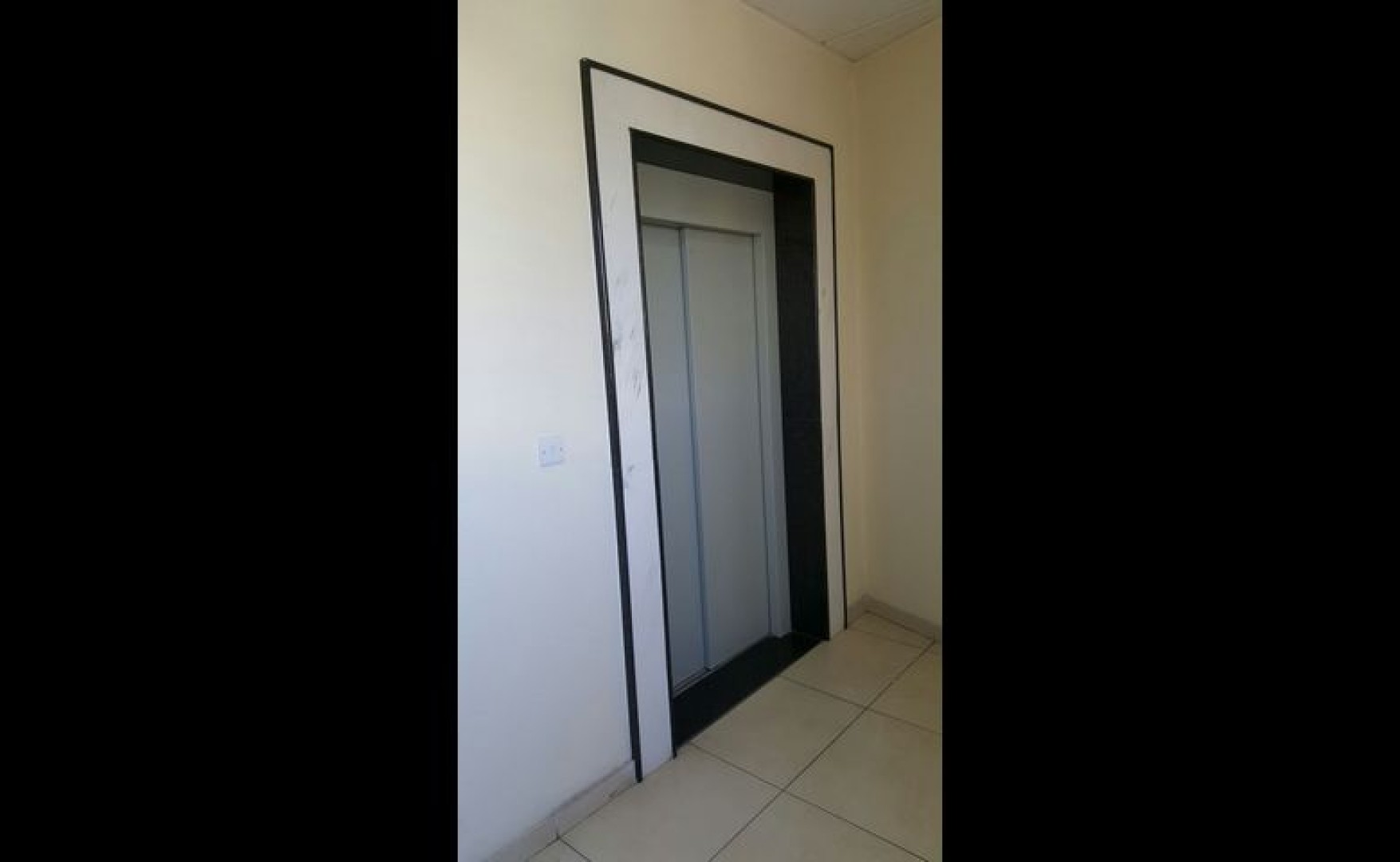 Office / Shop to let Malta: 600sqm showroom for rent in Zebbug