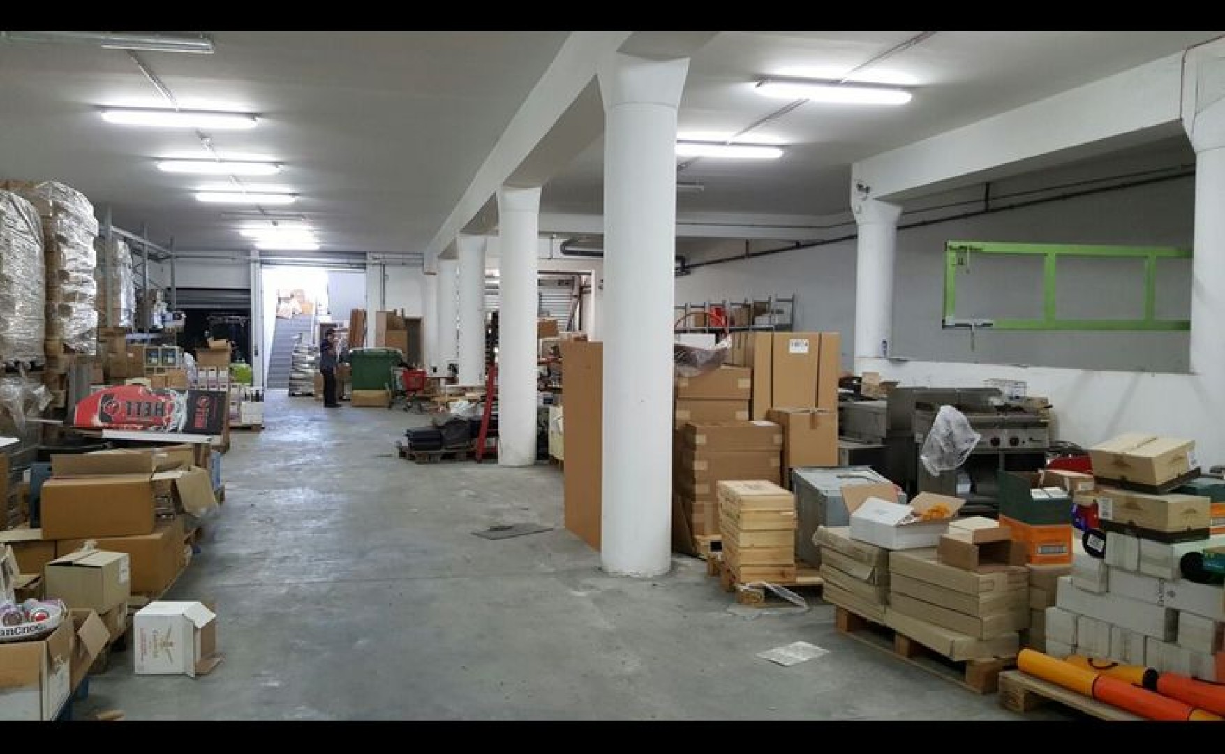 Office / Shop to let Malta: 600sqm showroom for rent in Zebbug