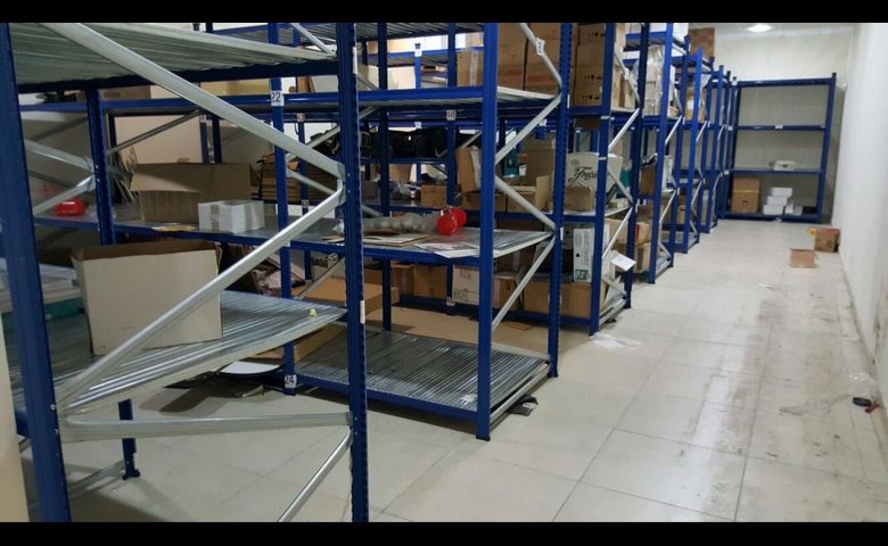 Office / Shop to let Malta: 600sqm showroom for rent in Zebbug