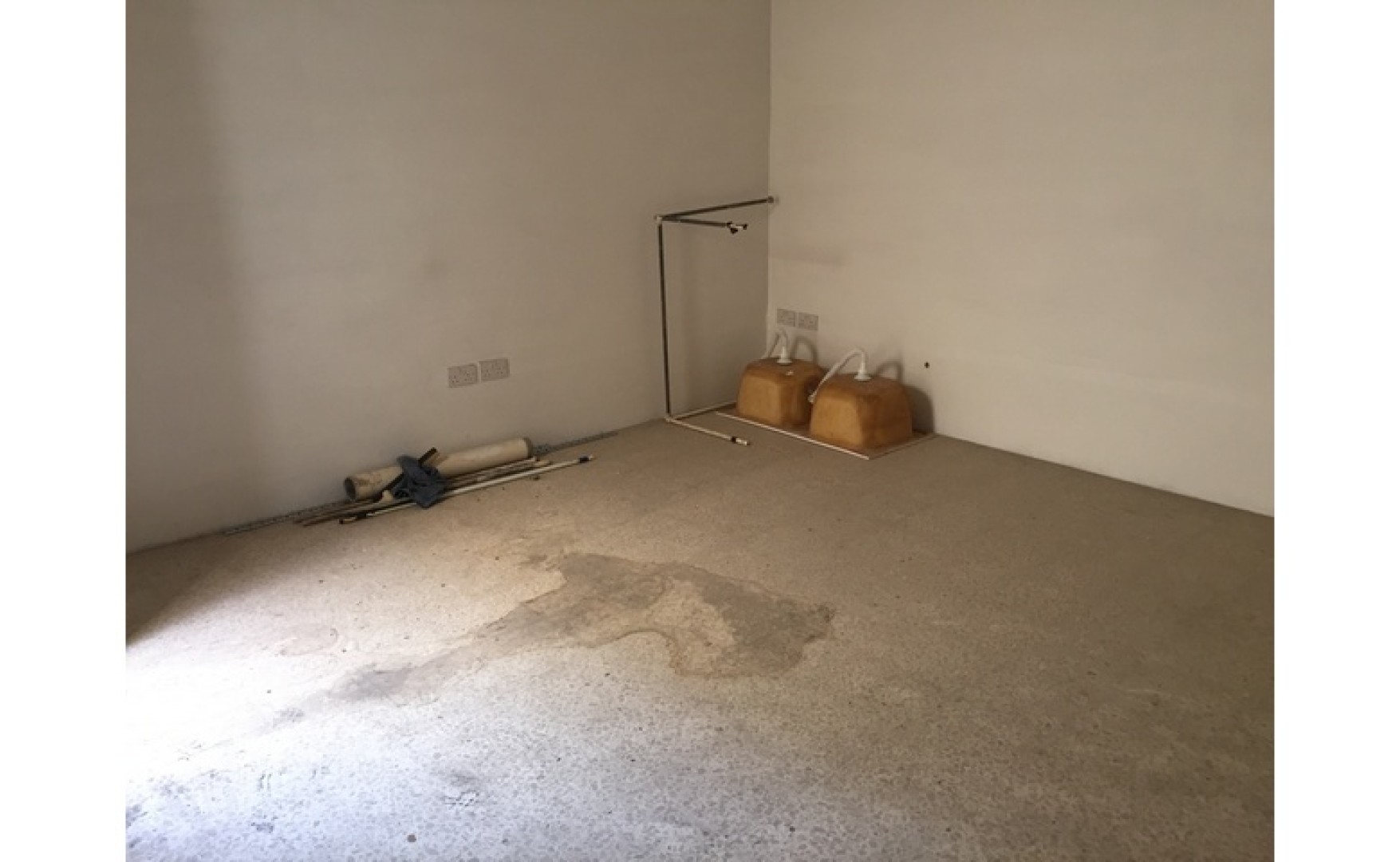 Office for rent in Malta: 100sqm corner property to let in Qormi