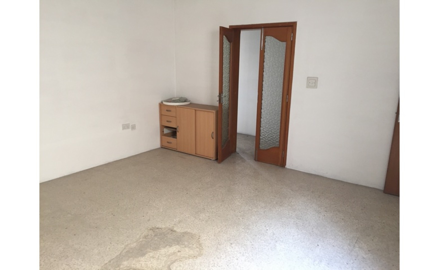 Office for rent in Malta: 100sqm corner property to let in Qormi