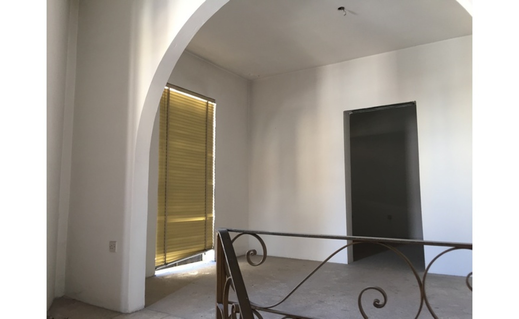 Office for rent in Malta: 100sqm corner property to let in Qormi