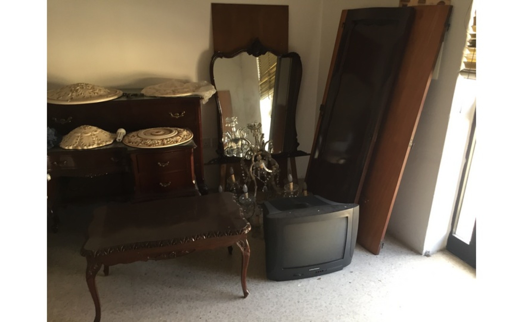 Office for rent in Malta: 100sqm corner property to let in Qormi
