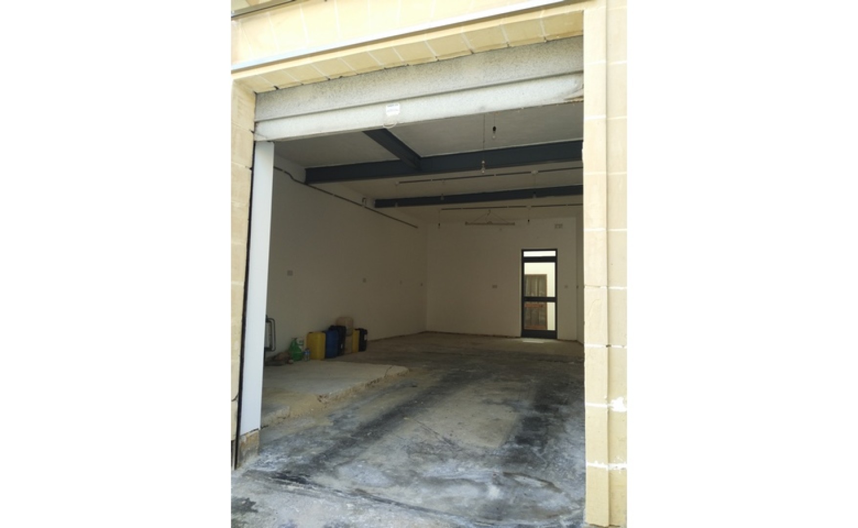Shops to let in Malta: 50sqm property for rent in Zurrieq