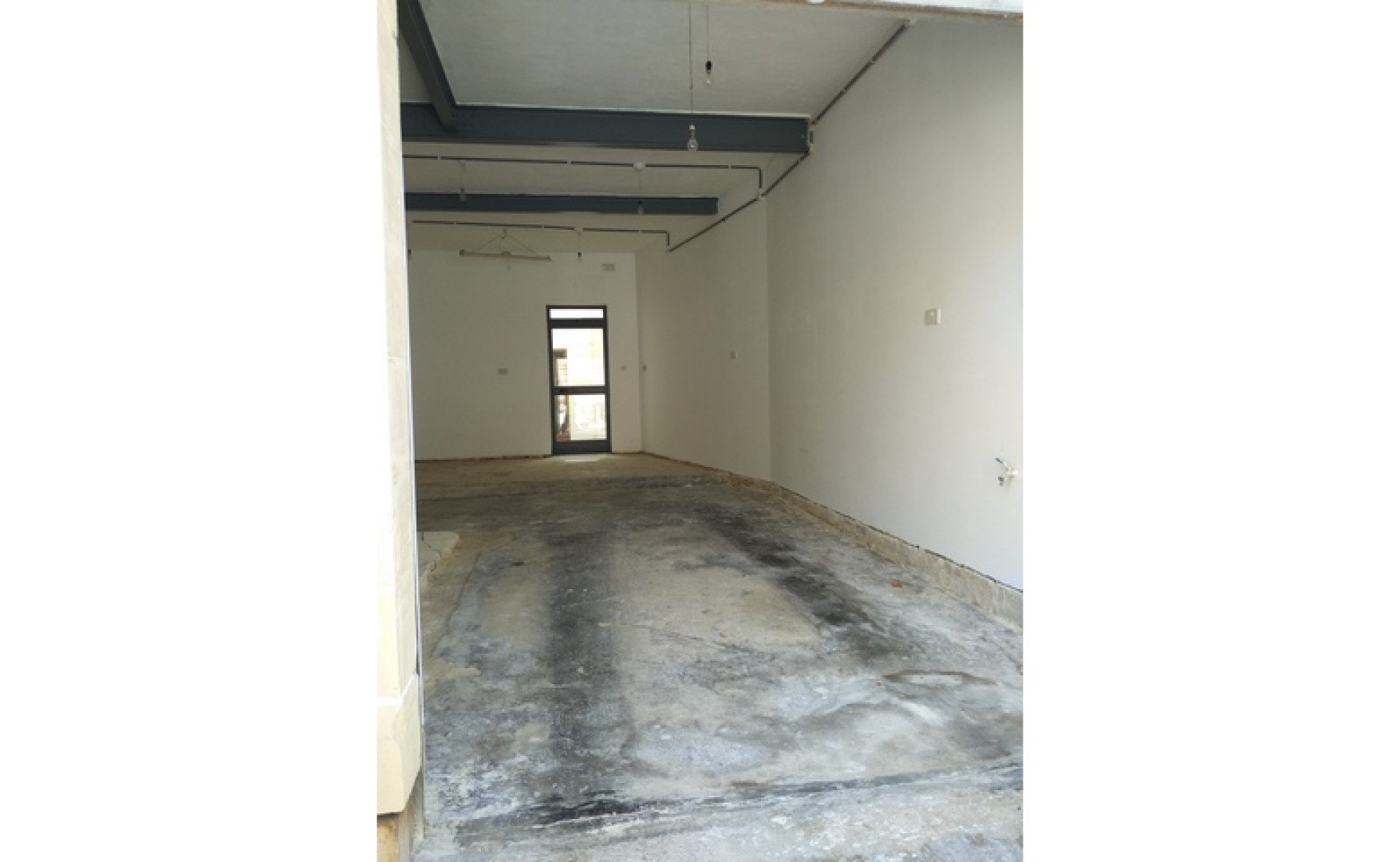 Shops to let in Malta: 50sqm property for rent in Zurrieq