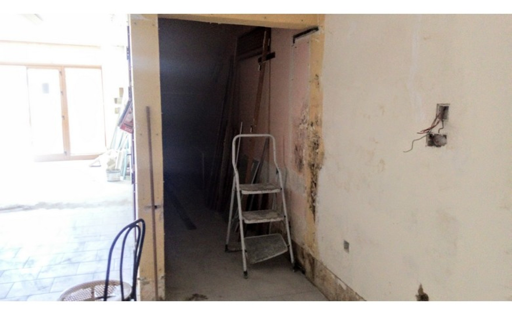 Shops for rent in Malta: Class 4b shop/office space on the busiest road in Zabbar