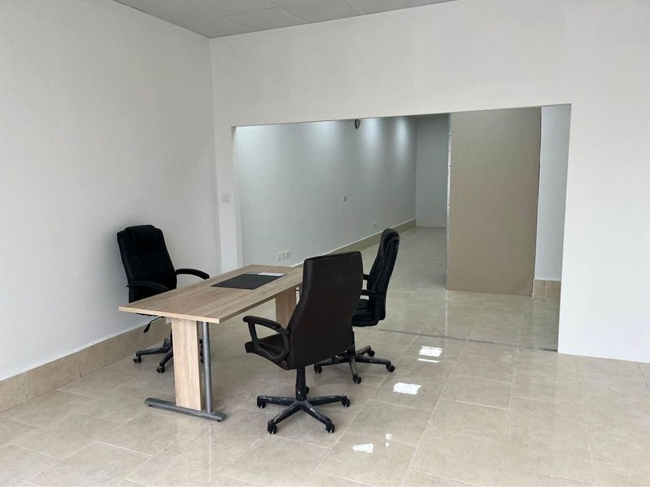 Office to let Malta: Birkirkara 180sqm commercial premises for rent