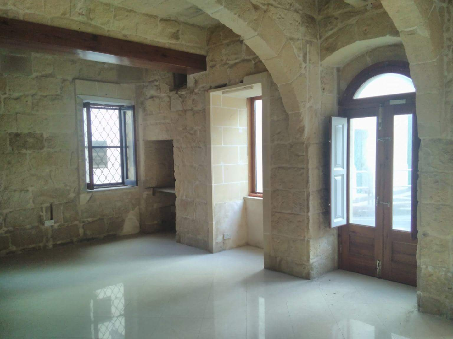 Real Estate Gozo: Shop for Sale in Victoria