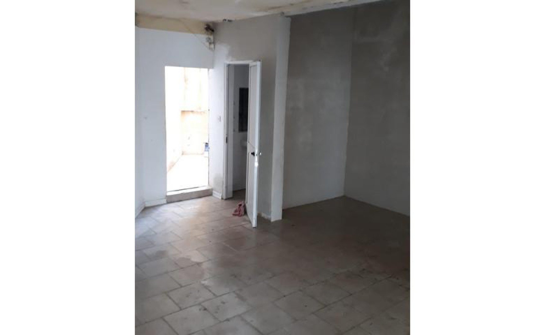 Shops for rent Malta: 75sqm Seafront Shop to let in Bugibba