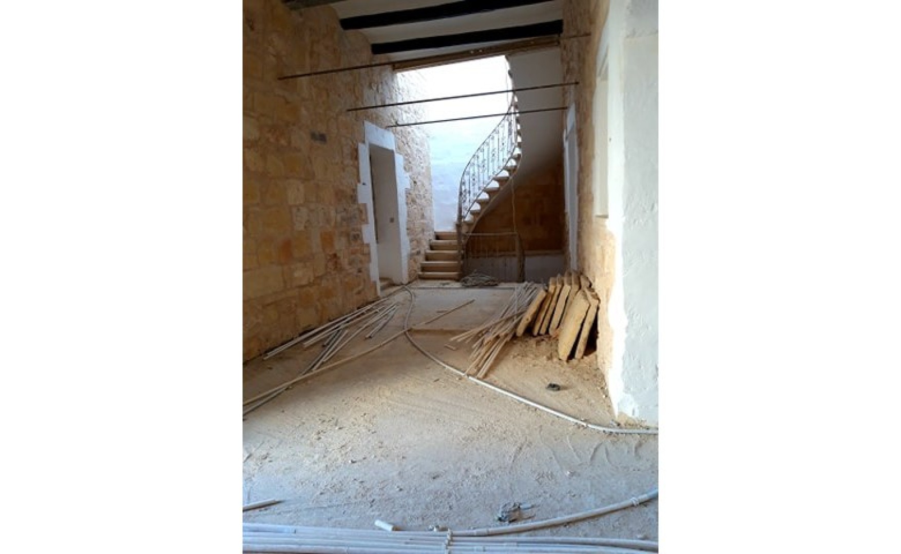 Restaurant to let Malta: Rabat huge 4 levels restaurant for rent in a 550 years old Bottega