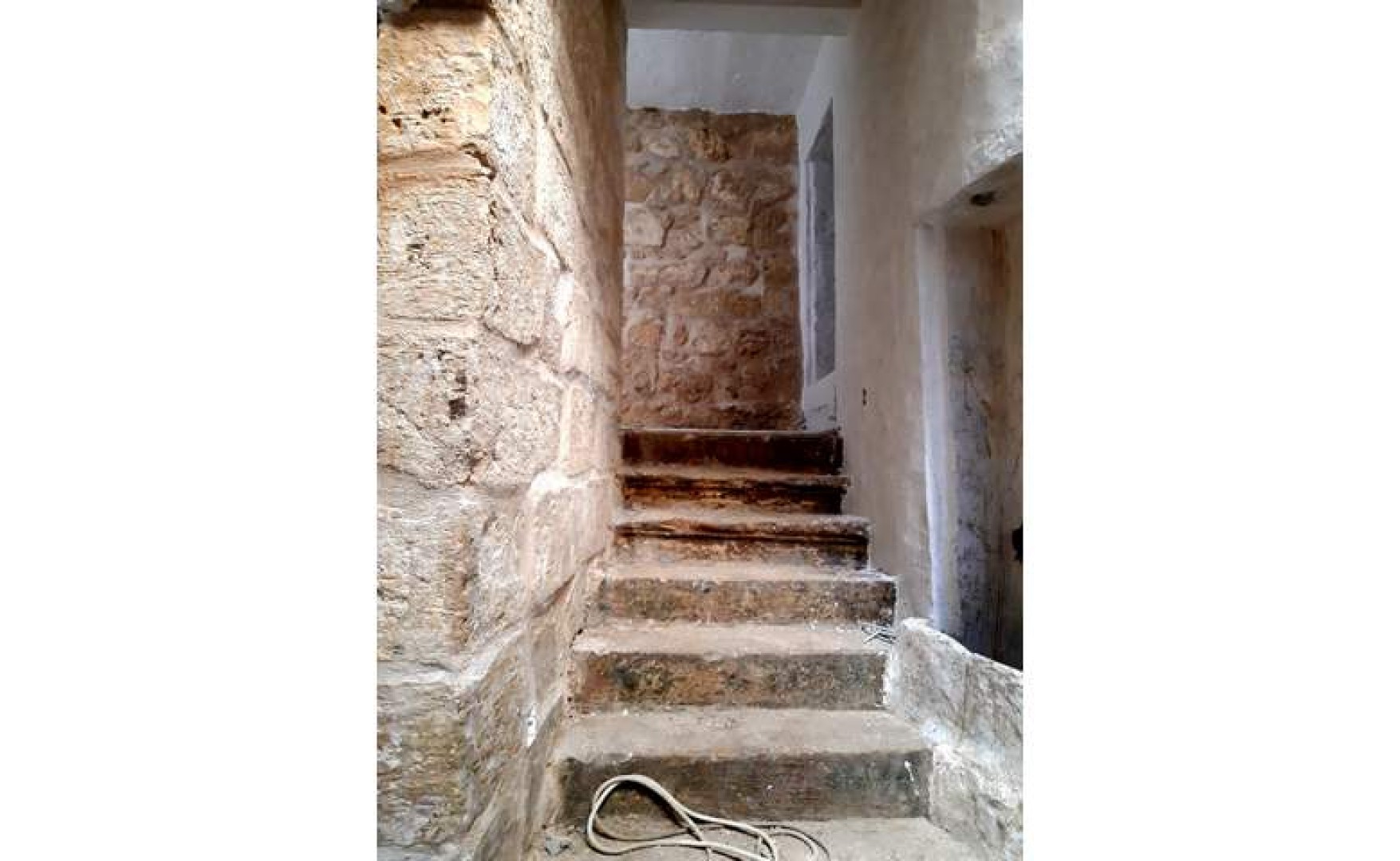 Restaurant to let Malta: Rabat huge 4 levels restaurant for rent in a 550 years old Bottega