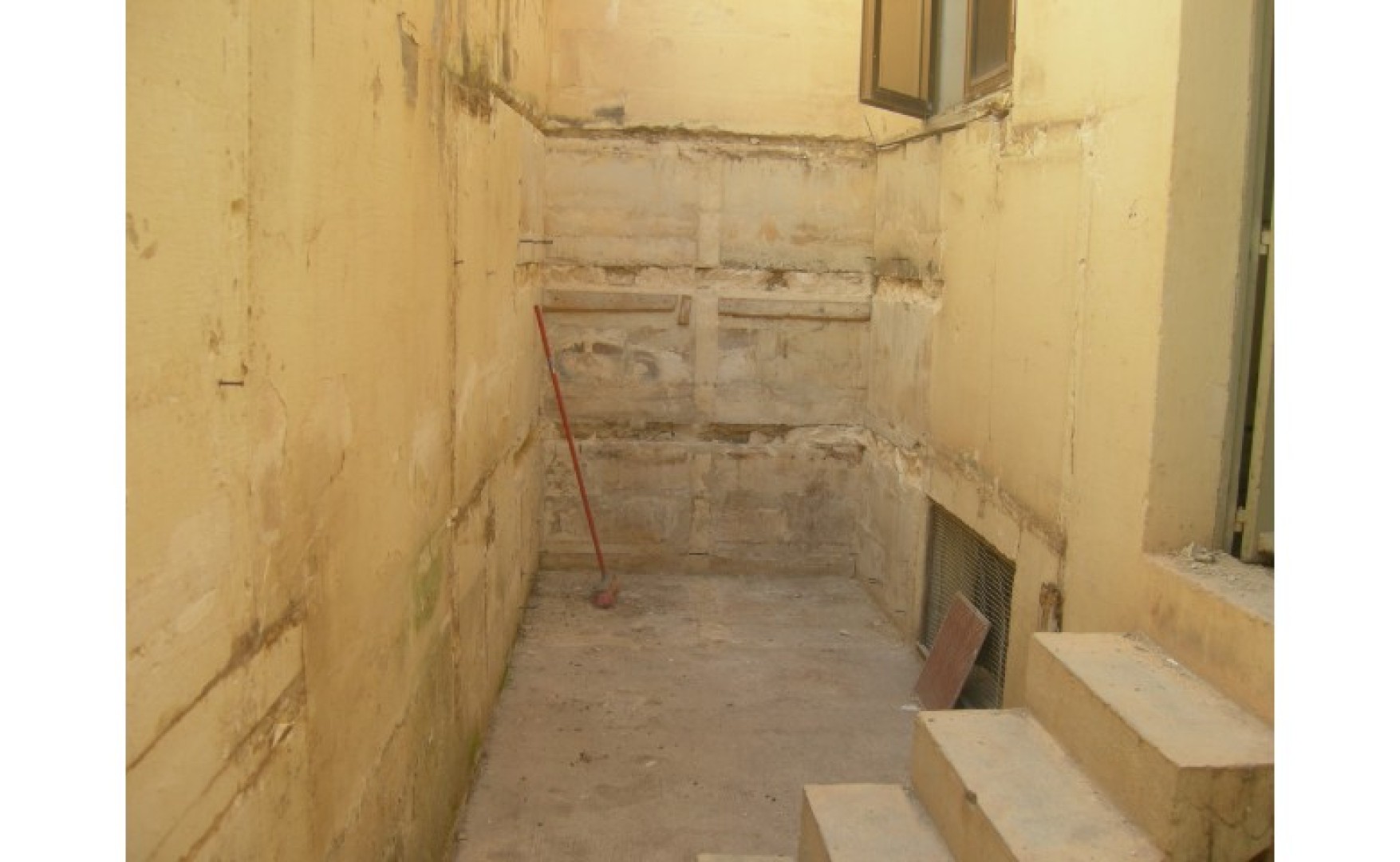 Real estate Malta: Marsascala 120sqm large warehouse for rent