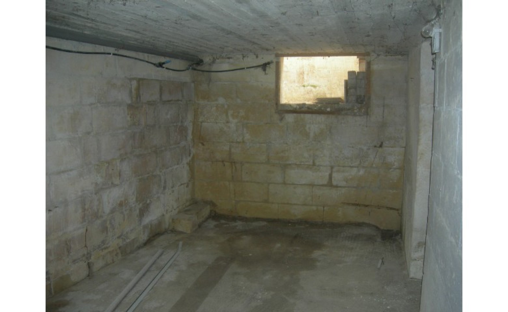 Real estate Malta: Marsascala 120sqm large warehouse for rent