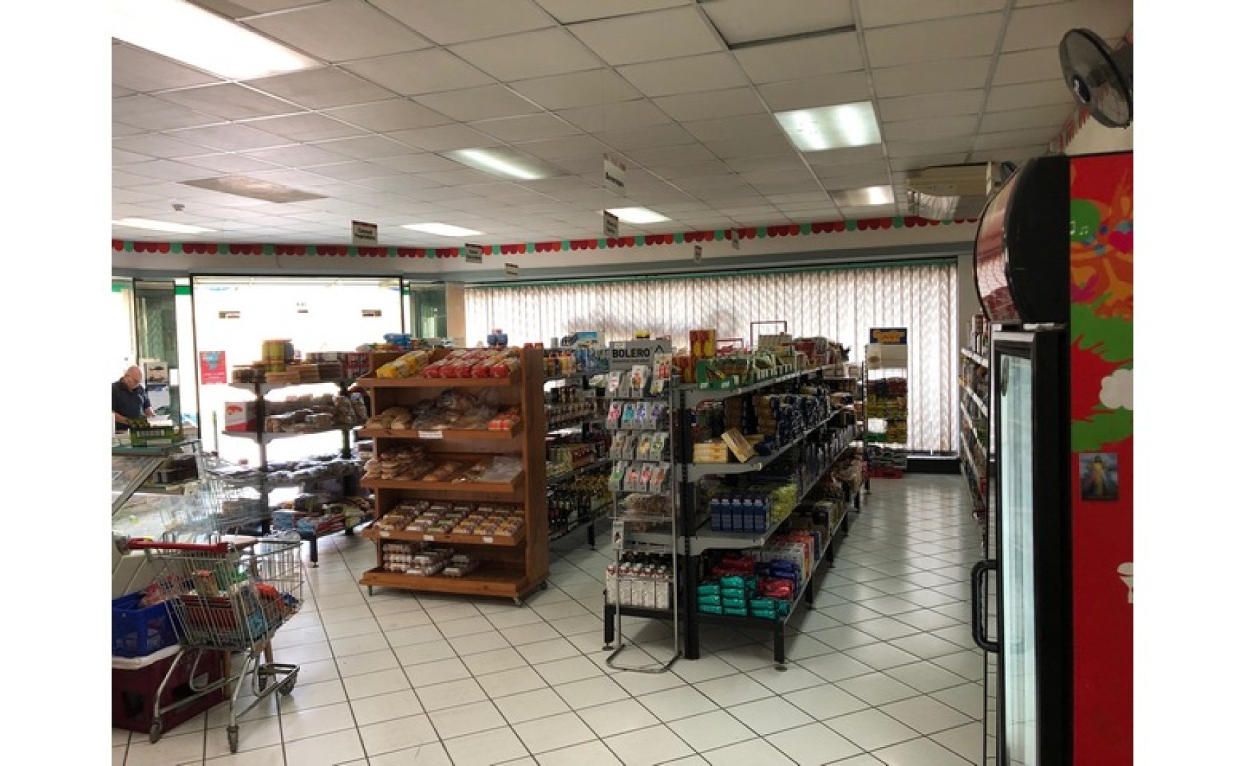 Shops for rent in Malta: Mgarr 300sqm showroom for rent with 220sqm basement stores