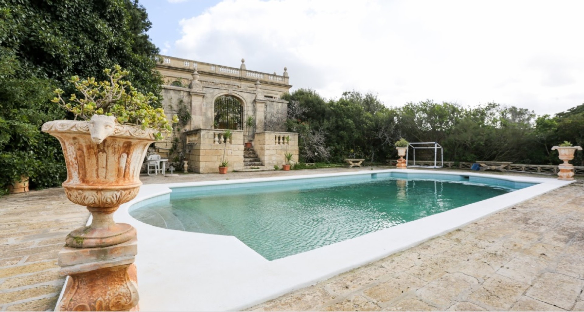 One of a kind Palazzo with Pool and vast Gardens for sale in Wardija
