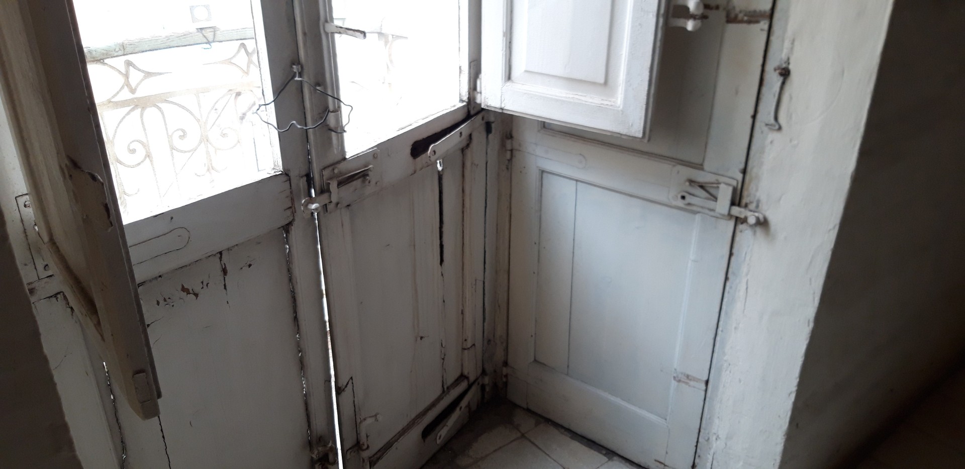 Malta real estate:Corner house for sale with three shops in Rabat