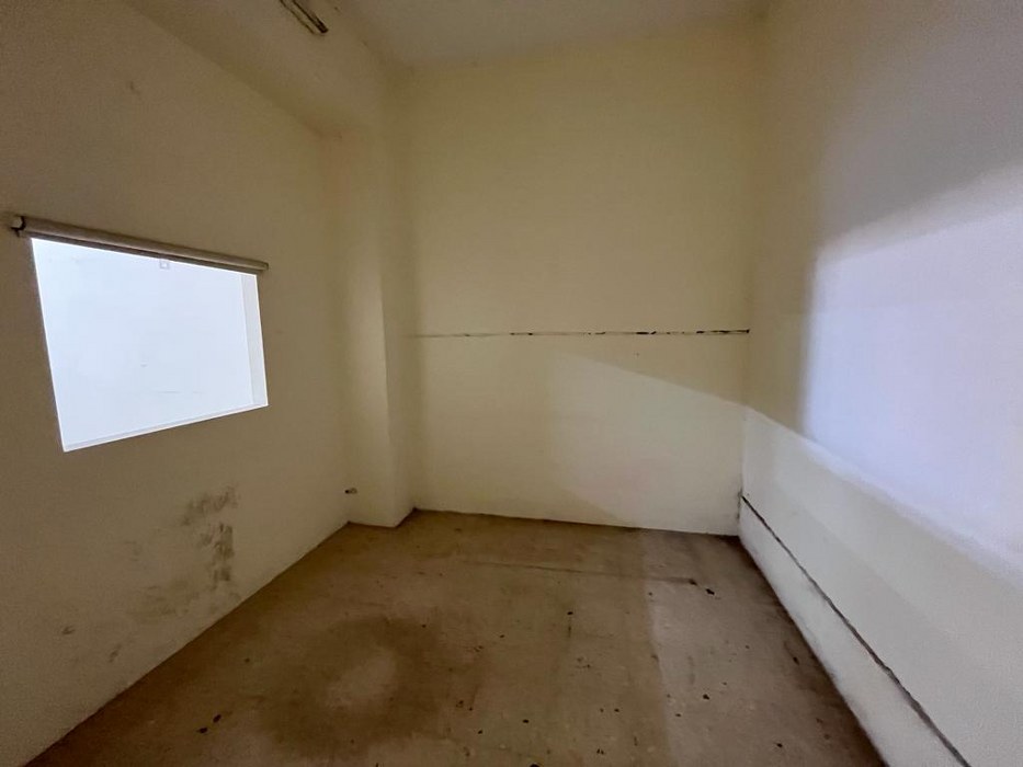 Balluta seafront shop / office for rent with an area of 225sqm