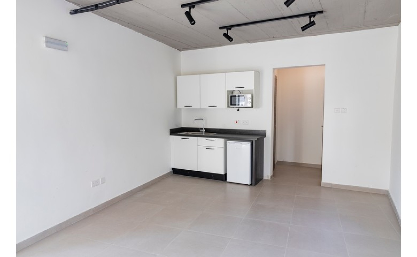 Offices for rent Malta: Central office to let in Marsa with an area of 80sqm