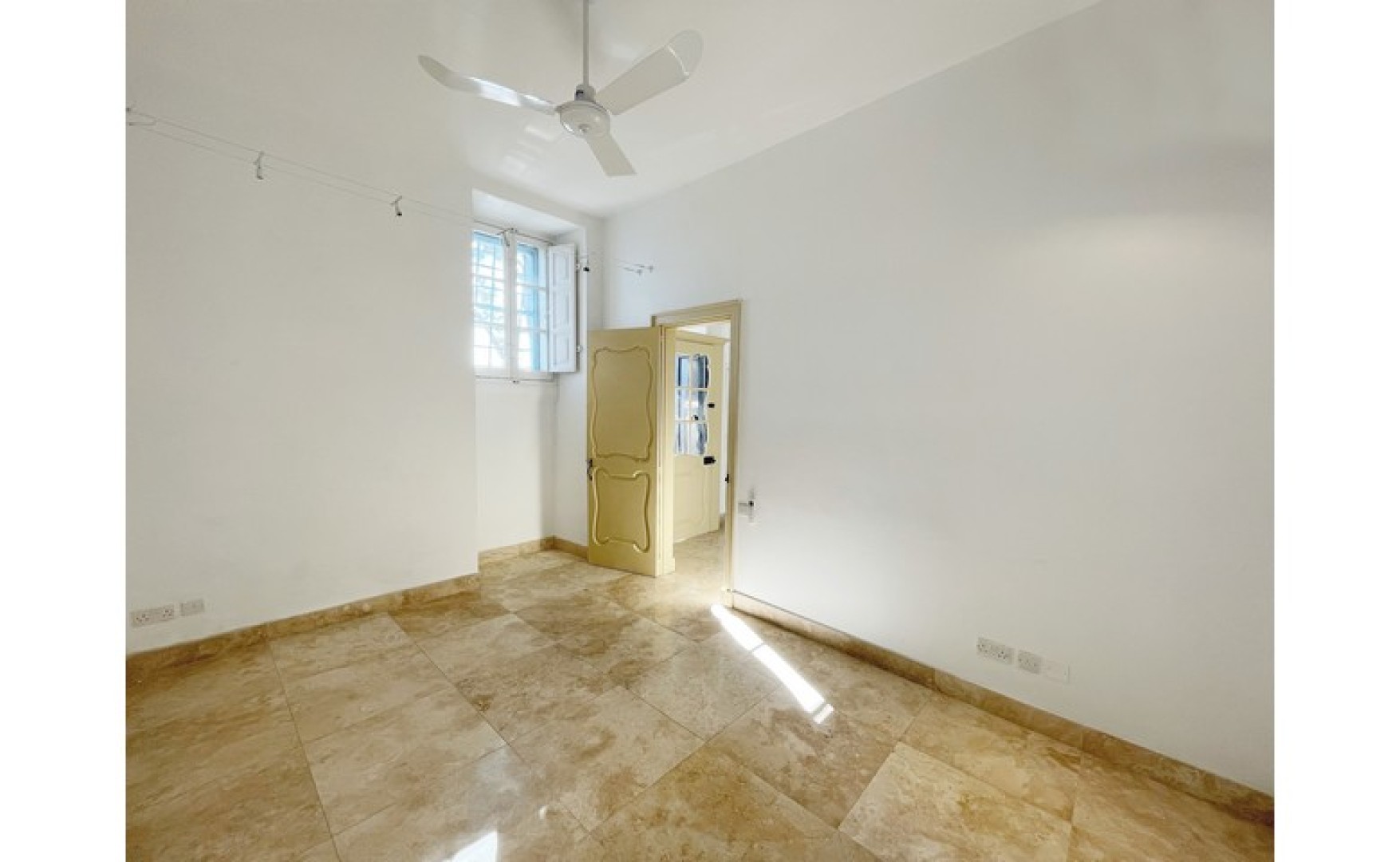 Office to let Malta: 90sqm commercial premises for rent in Valletta