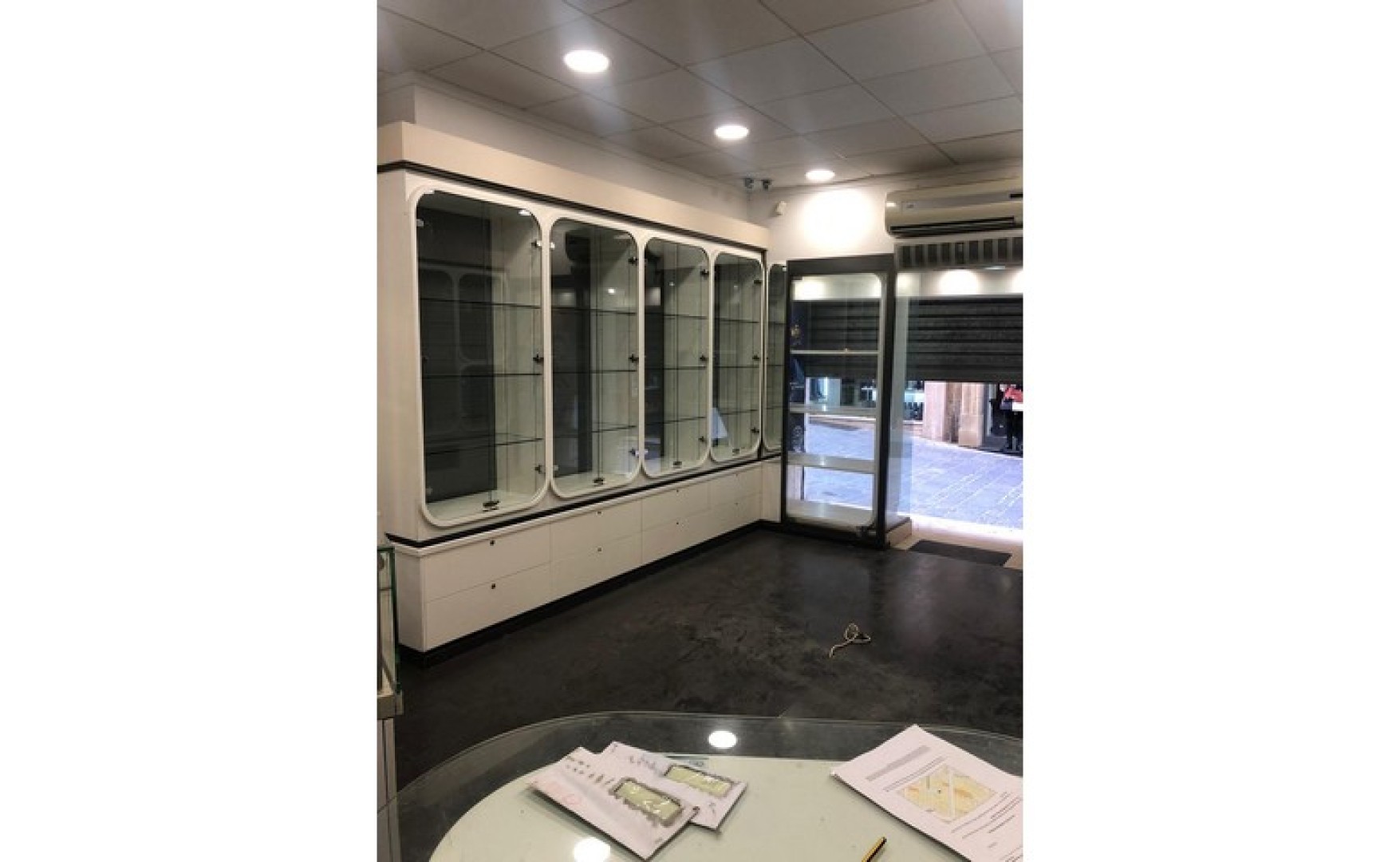 Shop to let in Malta: 60sqm commercial premises in Valletta