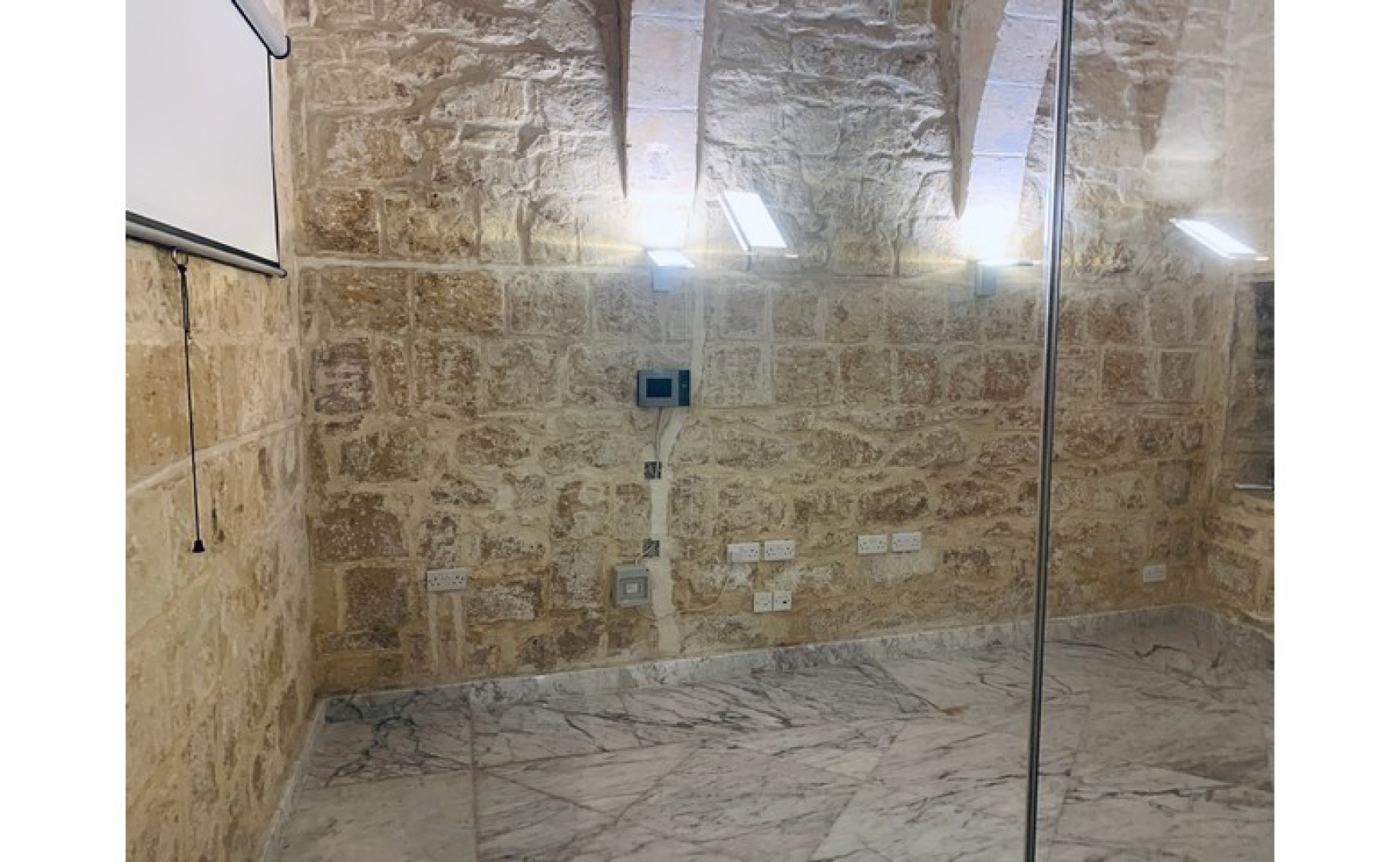 Offices for rent Malta: Valletta 330sqm Palazzo Office with Own Entrance
