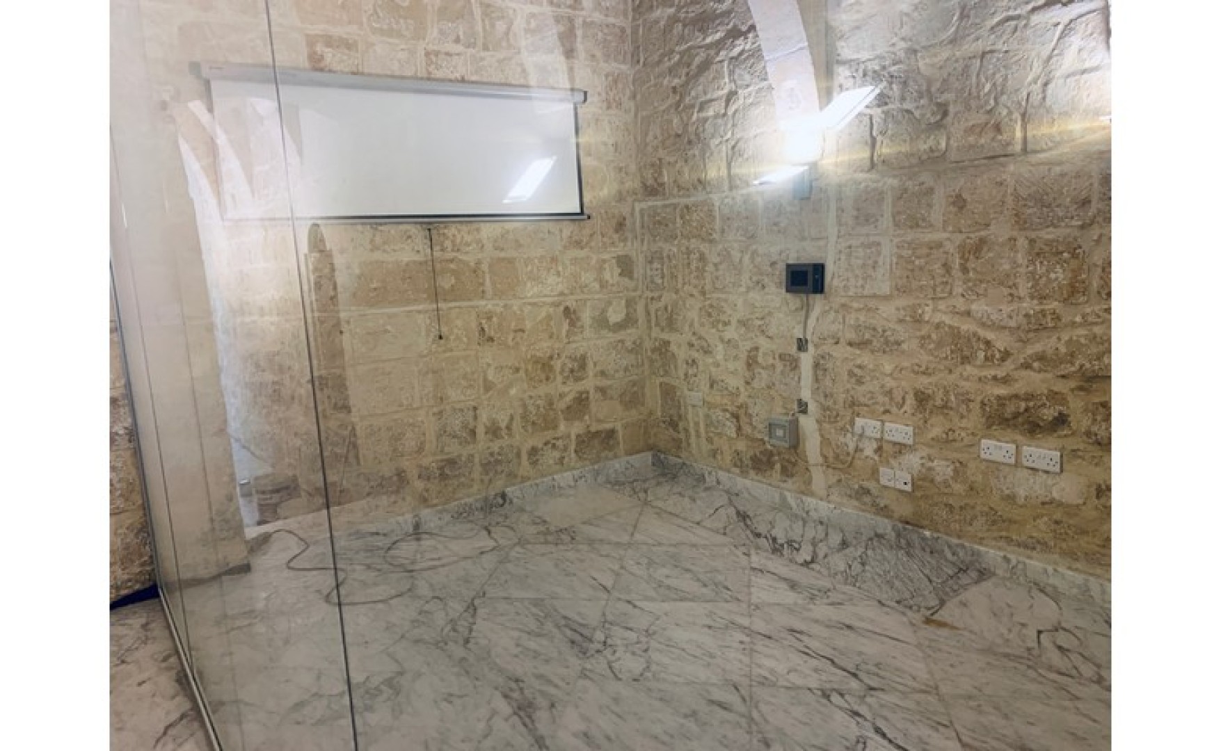Offices for rent Malta: Valletta 330sqm Palazzo Office with Own Entrance