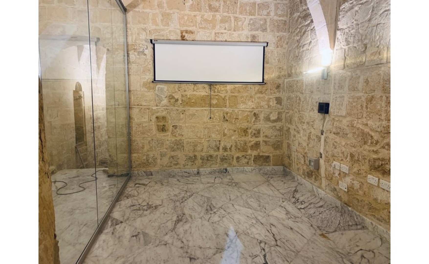 Offices for rent Malta: Valletta 330sqm Palazzo Office with Own Entrance
