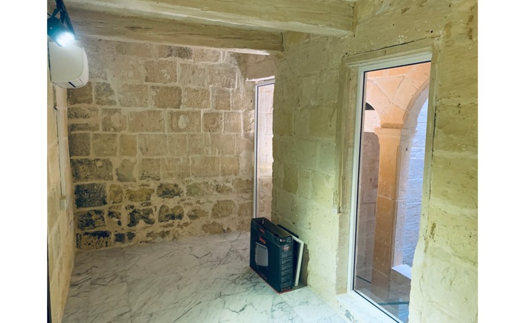 Offices for rent Malta: Valletta 330sqm Palazzo Office with Own Entrance