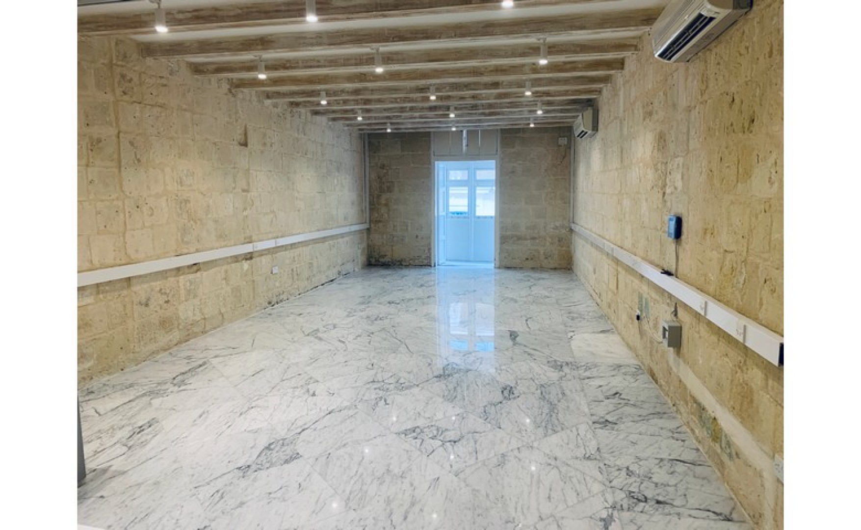 Offices for rent Malta: Valletta 330sqm Palazzo Office with Own Entrance