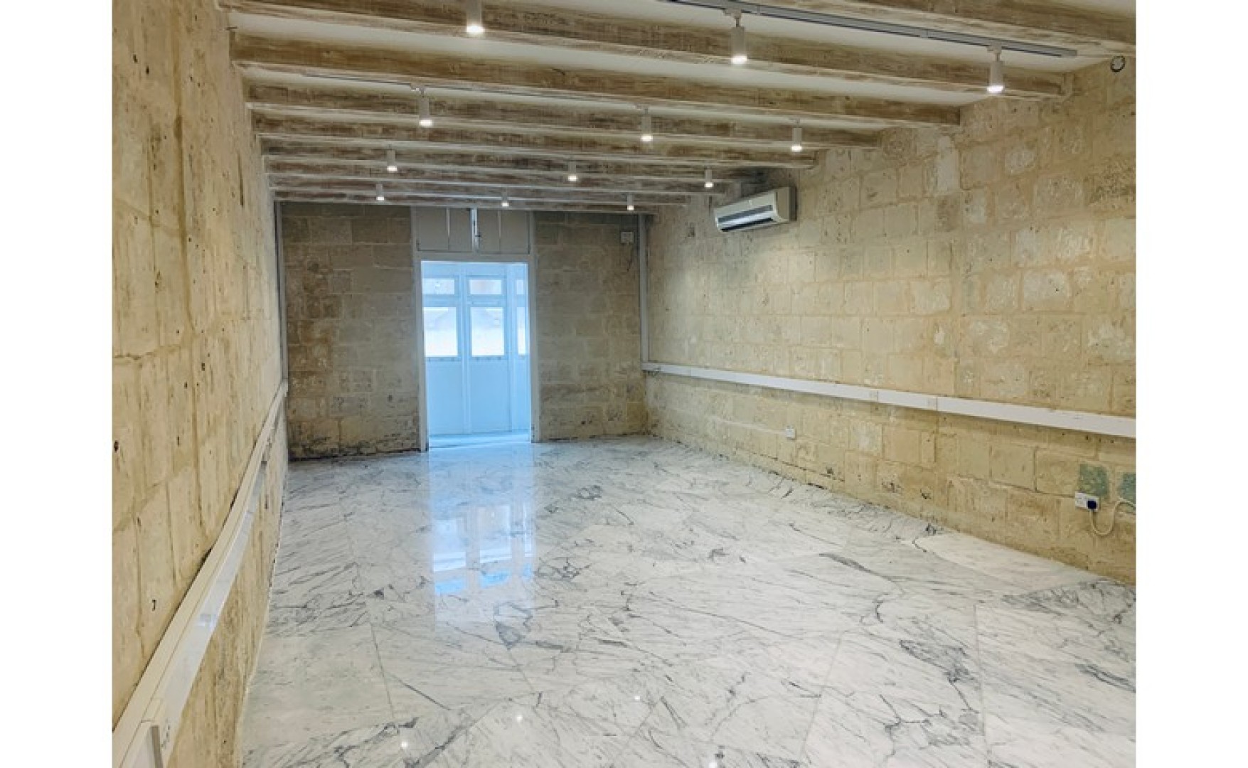 Offices for rent Malta: Valletta 330sqm Palazzo Office with Own Entrance