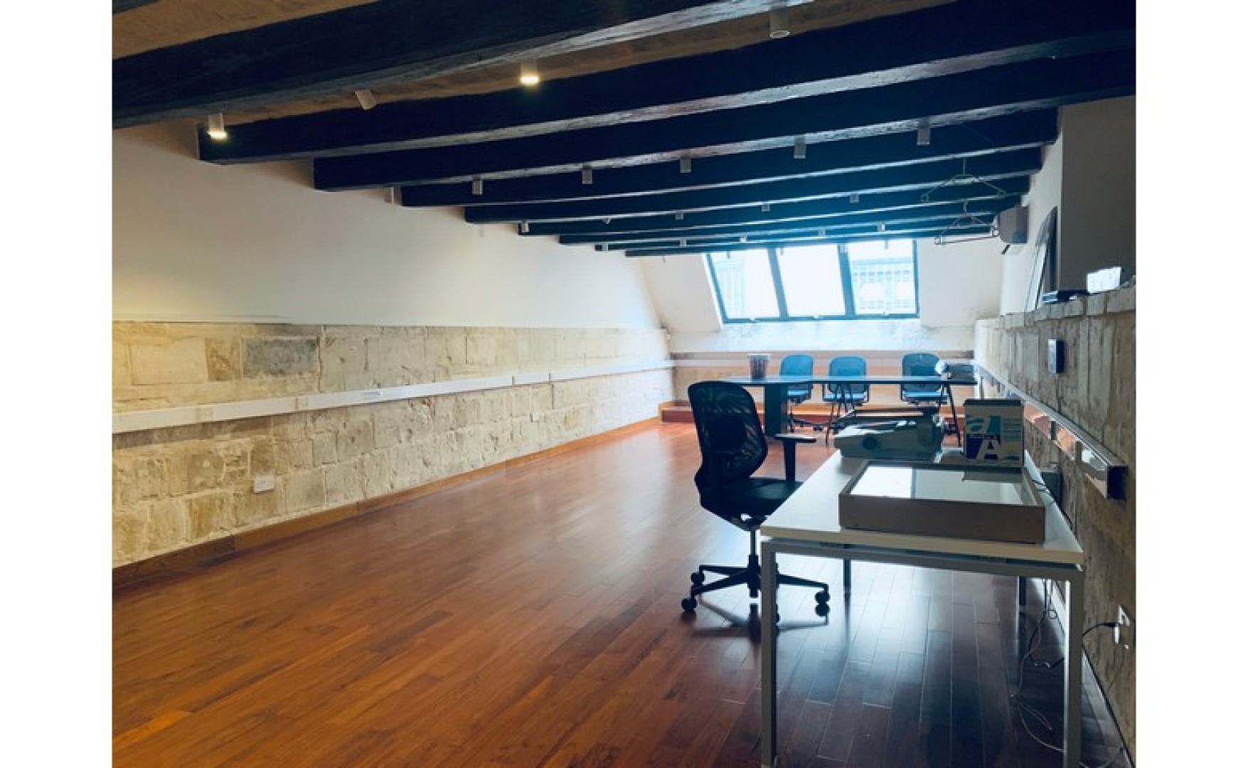 Offices for rent Malta: Valletta 330sqm Palazzo Office with Own Entrance