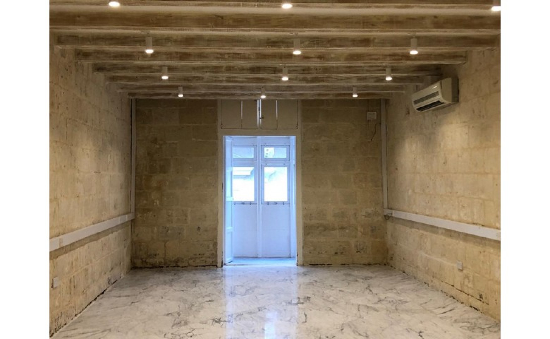Offices for rent Malta: Valletta 330sqm Palazzo Office with Own Entrance