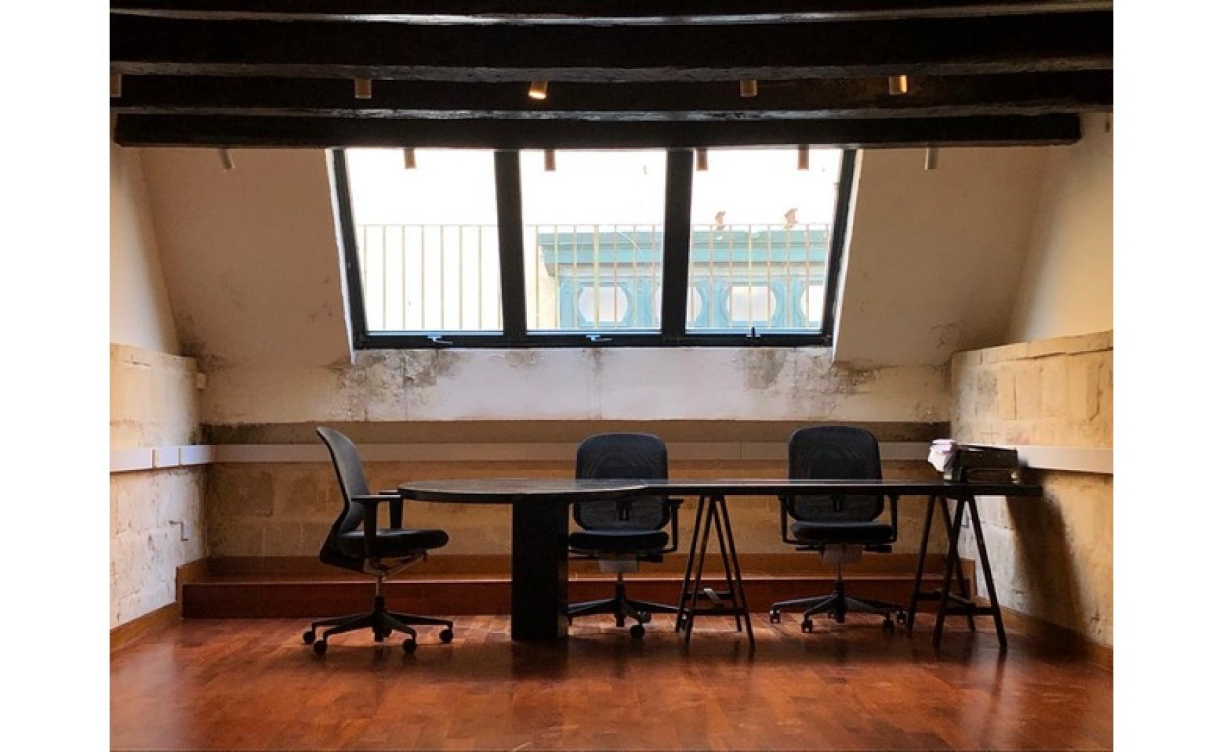 Offices for rent Malta: Valletta 330sqm Palazzo Office with Own Entrance