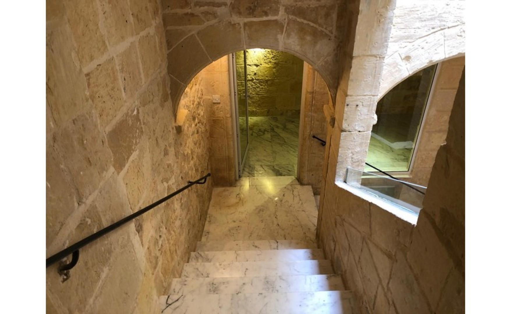 Offices for rent Malta: Valletta 330sqm Palazzo Office with Own Entrance