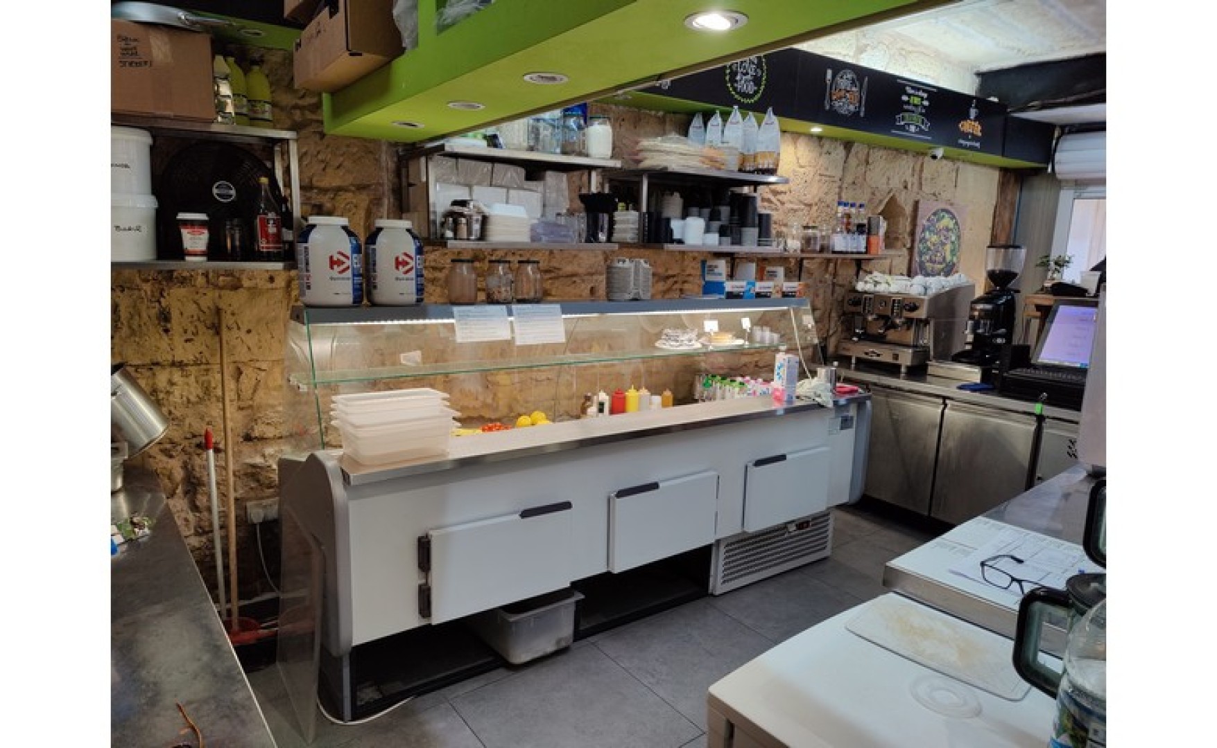 Restaurants for rent in Malta: Valletta commercial premises in a key location with class 4D