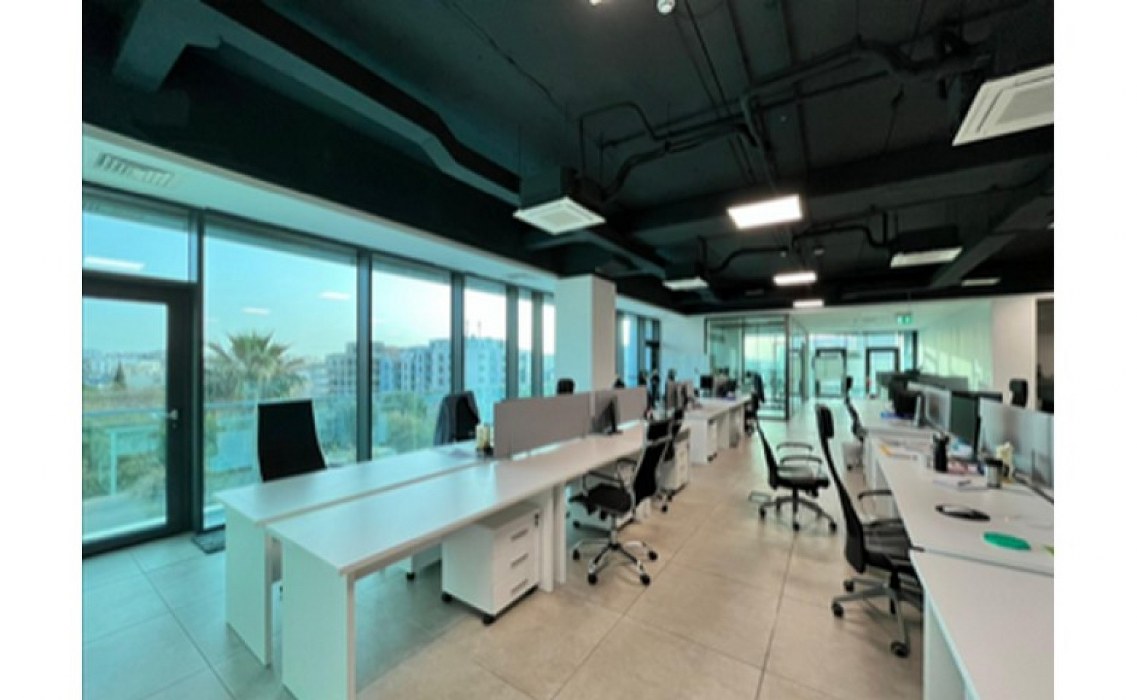 Modern Office that consists of 190sqm with parking for rent