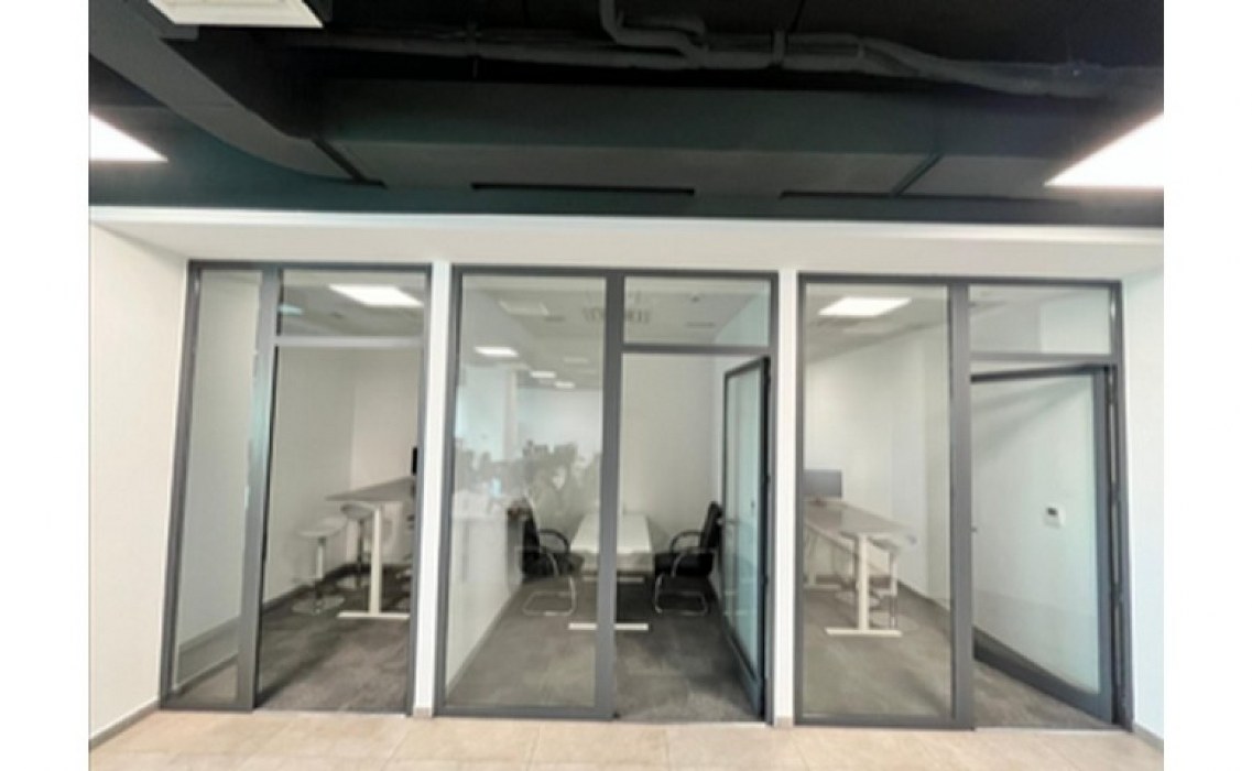 Modern Office that consists of 190sqm with parking for rent