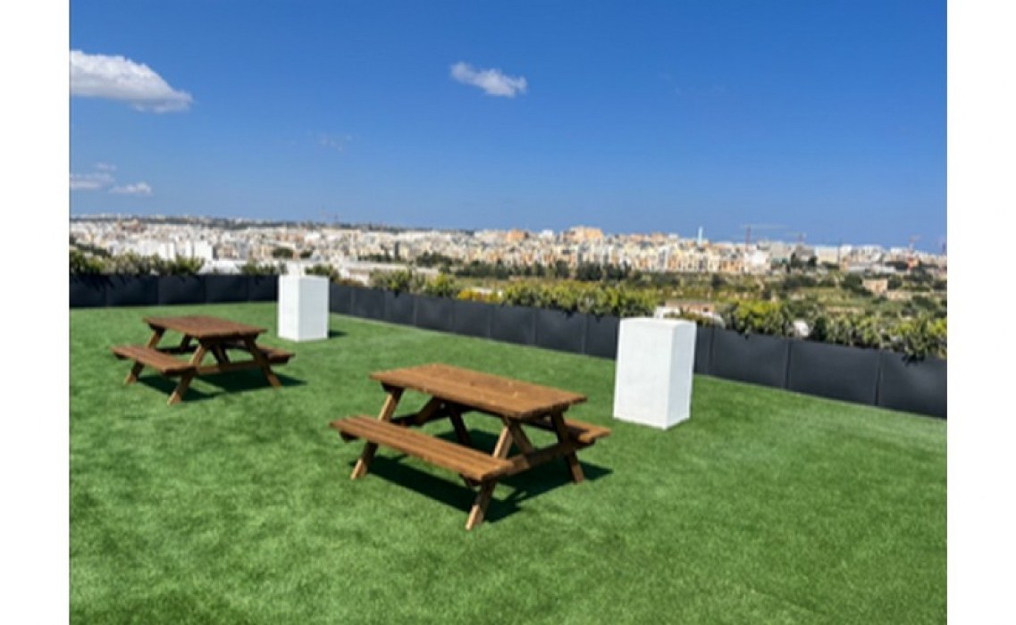 Modern Office that consists of 190sqm with parking for rent