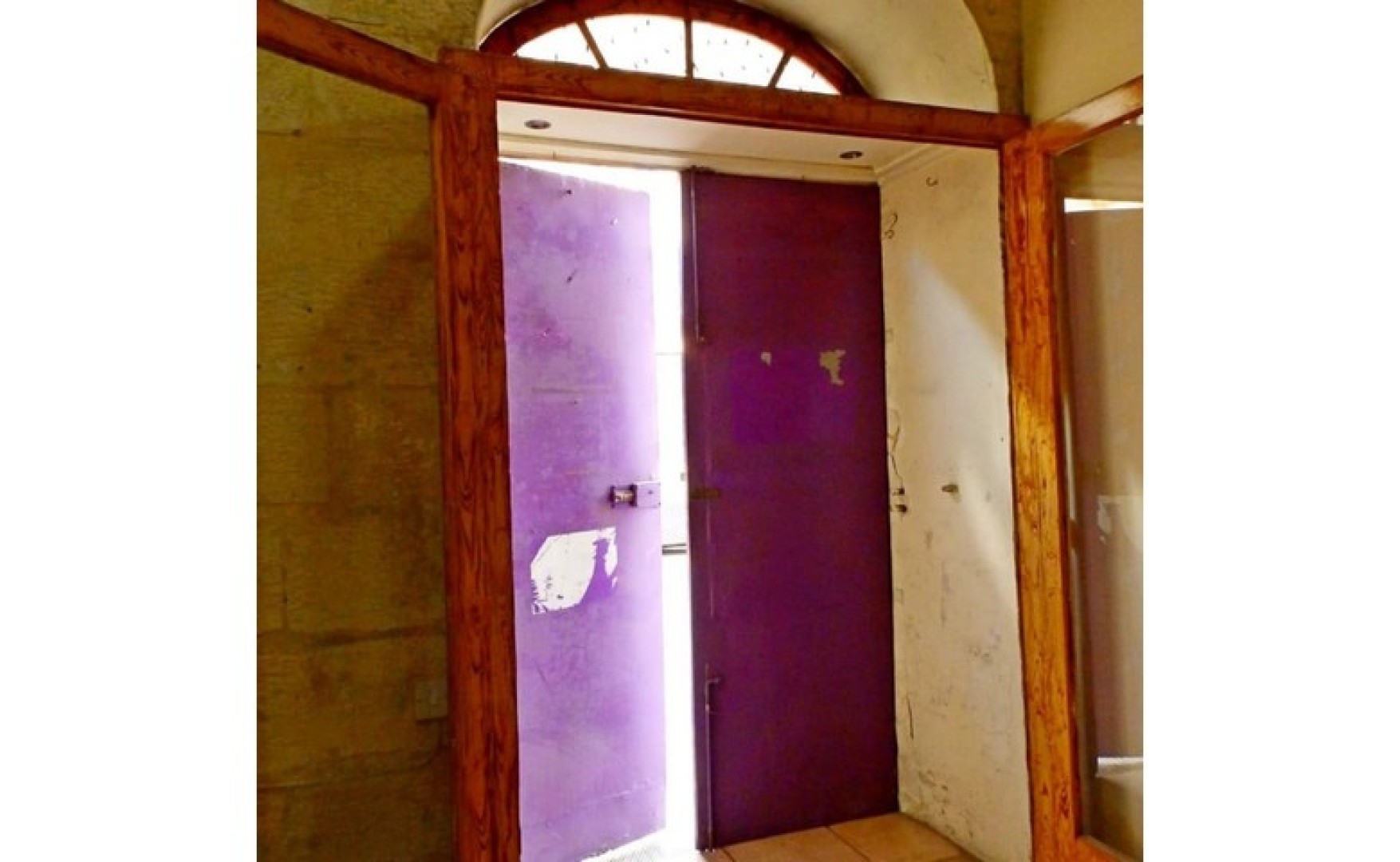 Shop to let in Malta: Bormla class 4B property for rent
